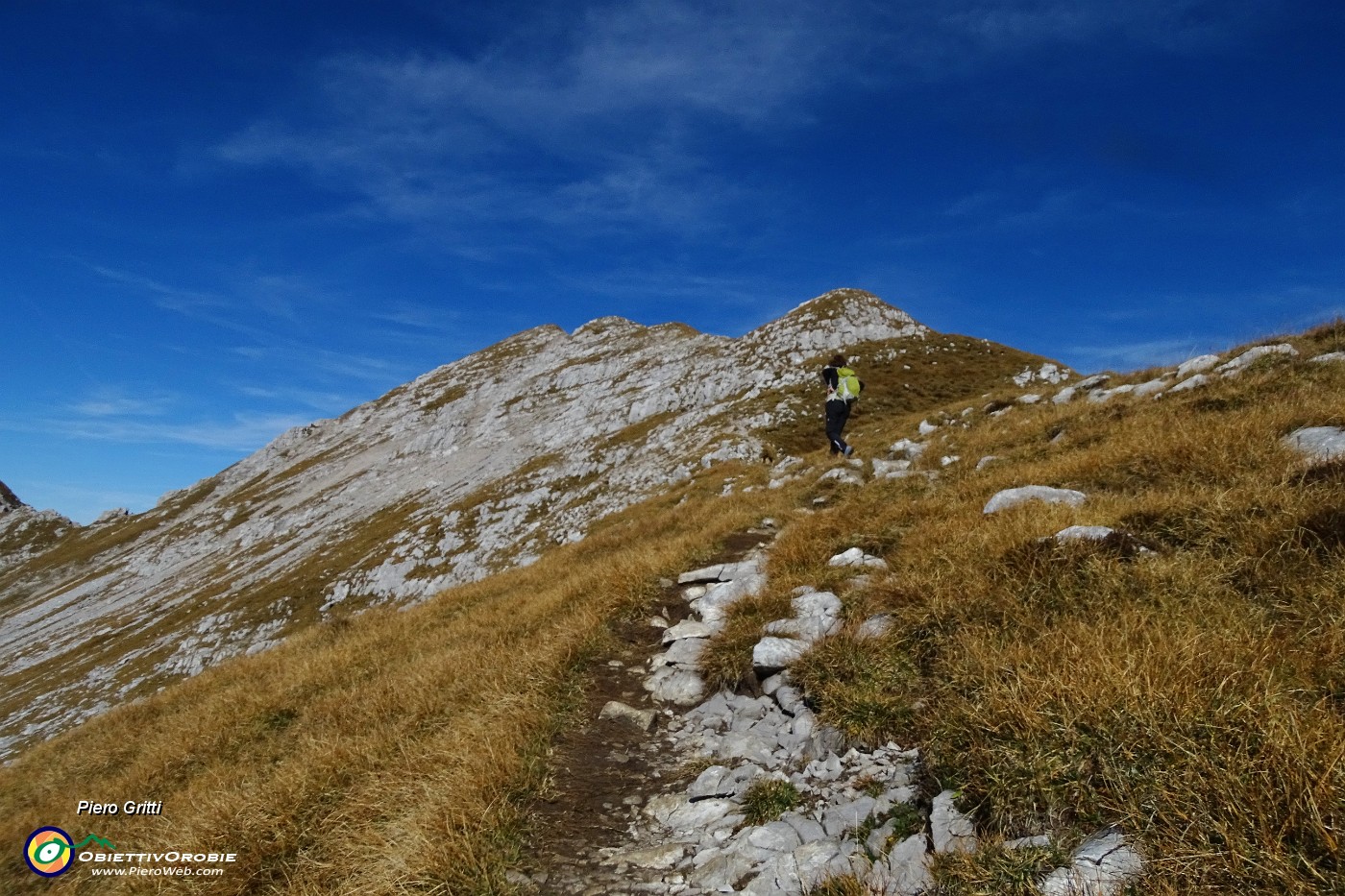 52 Salendo in cresta di Cima Menna.JPG